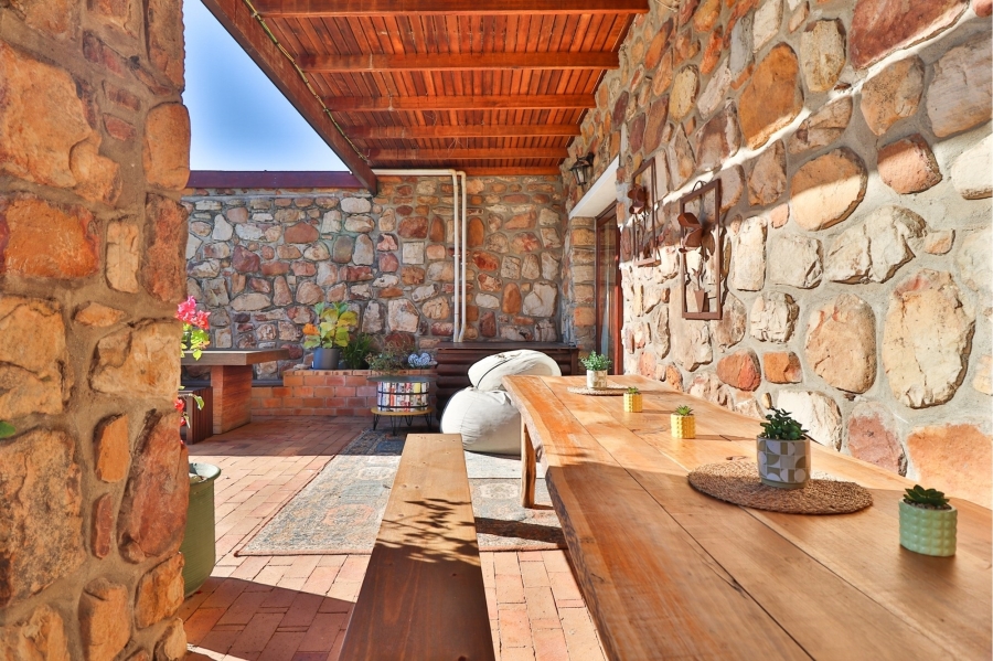 6 Bedroom Property for Sale in Capri Western Cape